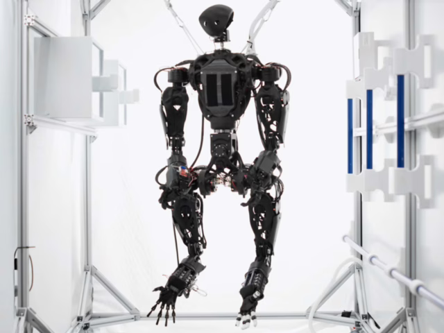 “The future is here”: Why this humanoid robot needs four arms