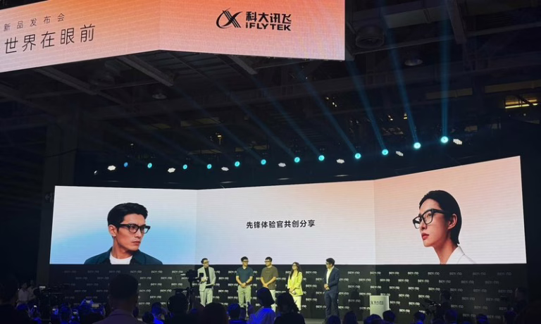 iFLYTEK AI Glasses 技术解析:40克机身如何承载AI翻译与AR显示 3 Inside the iFLYTEK AI Glasses: How a 40-gram wearable rethinks the on-face AI assistant