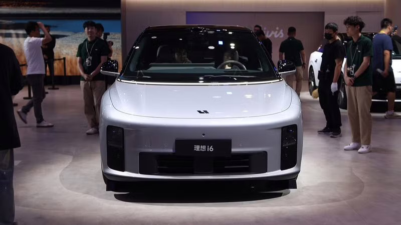 Li i6 SUV