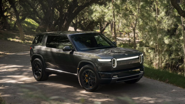 Rivian R2电动SUV将于6月9日启动交付,EPA续航330英里超越Model Y 8 Rivian R2电动SUV将于6月9日启动交付,EPA续航330英里超越Model Y -