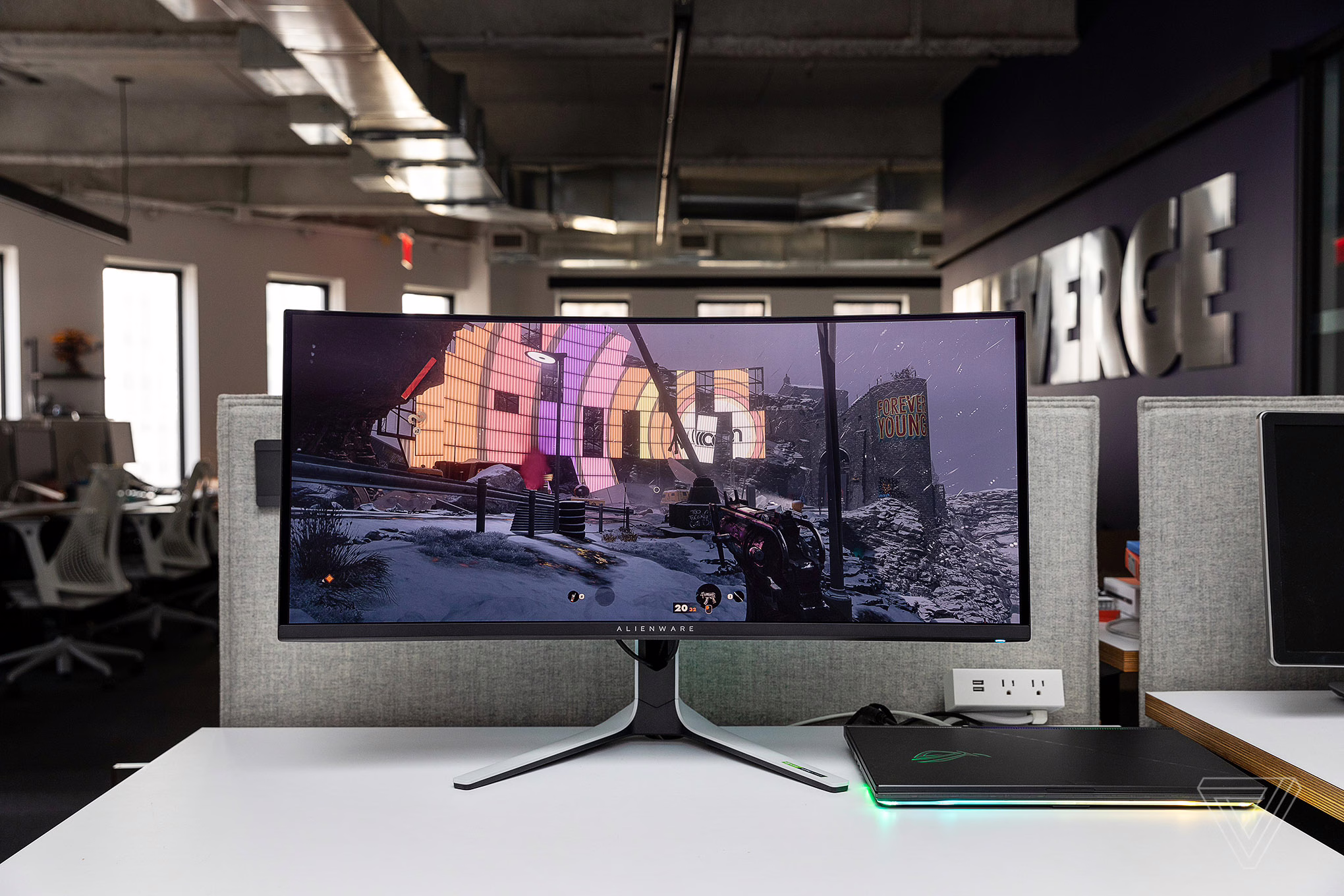 Alienware发布39英寸与34英寸OLED游戏显示器:RGB Stripe Tandem与Penta Tandem技术提升色彩与文字清晰度 1 Alienware AW3926QW 39英寸OLED游戏显示器