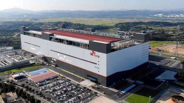 Seven hospitalized after toxic gas fire at SK hynix advanced memory plant — Cheongju 4th campus inci