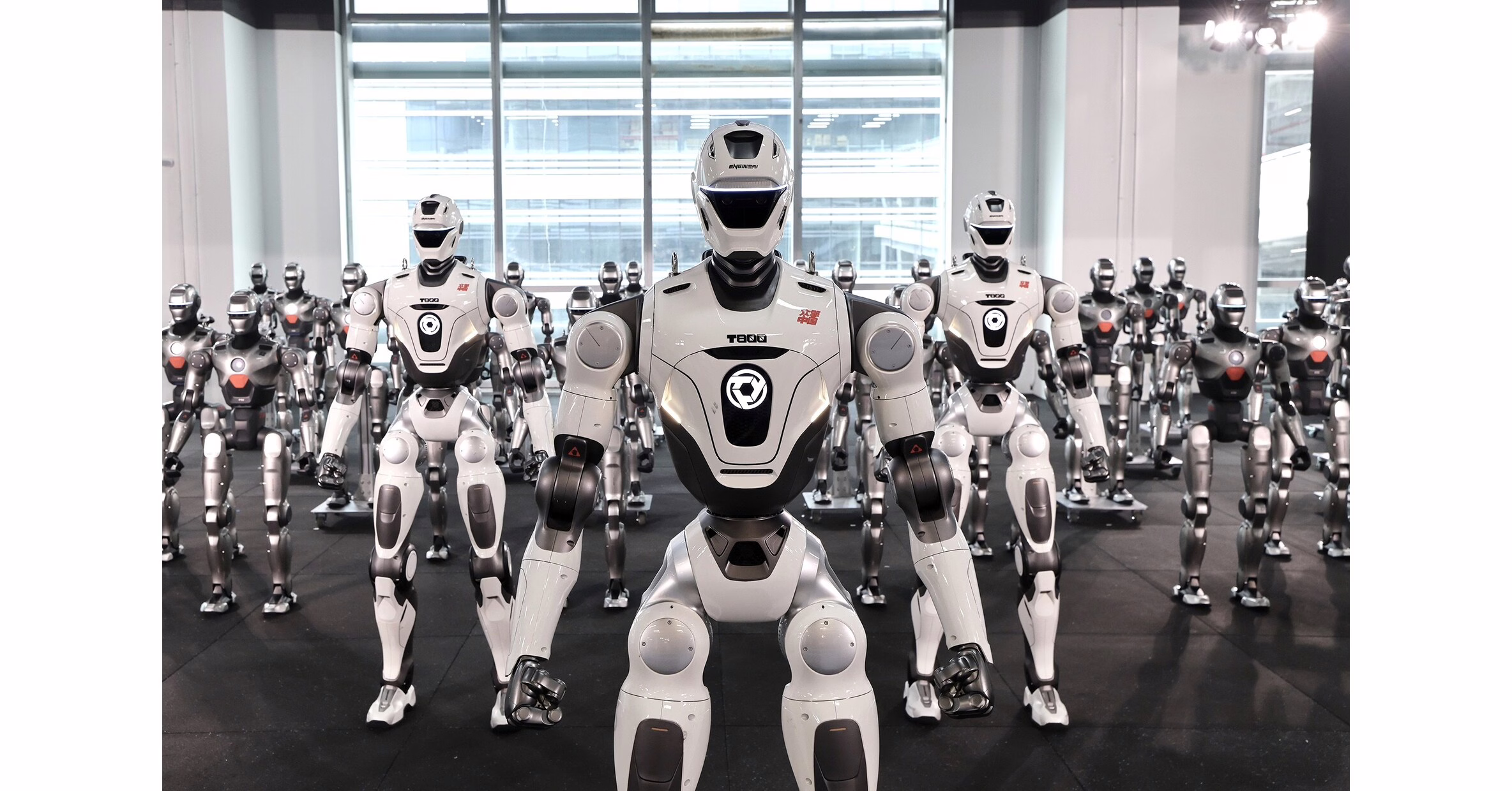 EngineAI深圳智能制造工厂投产,首批T800人形机器人每15分钟下线一台 1 EngineAI深圳智能制造工厂及T800人形机器人