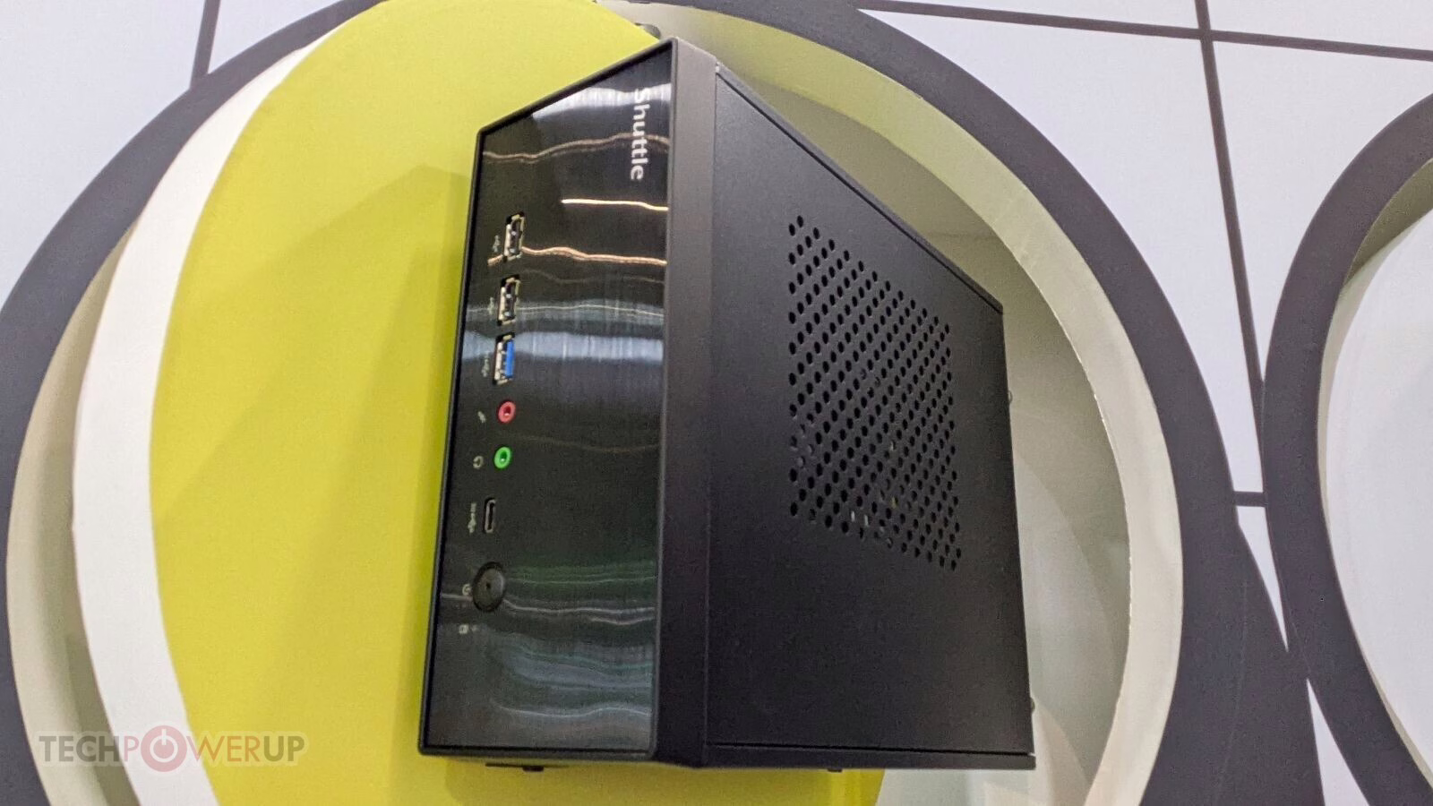 Shuttle在Computex 2026展示的Mini-PC准系统产品