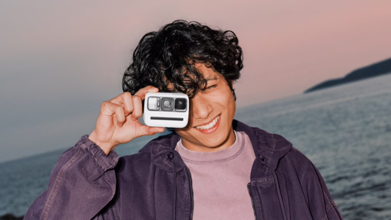 宝丽来发布“全球最小拍立得”Go Gen 3,定价89.99美元 3 Polaroid just launched the ‘world’s smallest instant camera’ — and this pocketable hit of 1980s nost