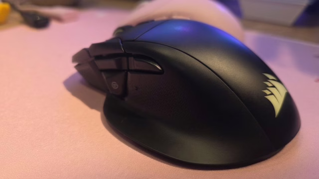 海盗船Nightsword v2 Wireless SD鼠标发布:专用Stream Deck按钮,8K无线续航近50小时 2 Corsair shows off gaming mouse with dedicated Stream Deck launch button — wireless mouse also gets a