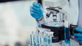 剑桥大学成功测试AI设计抗原疫苗 首次人体试验结果积极 8 The University of Cambridge says it successfully tested a vaccine with an AI-designed antigen