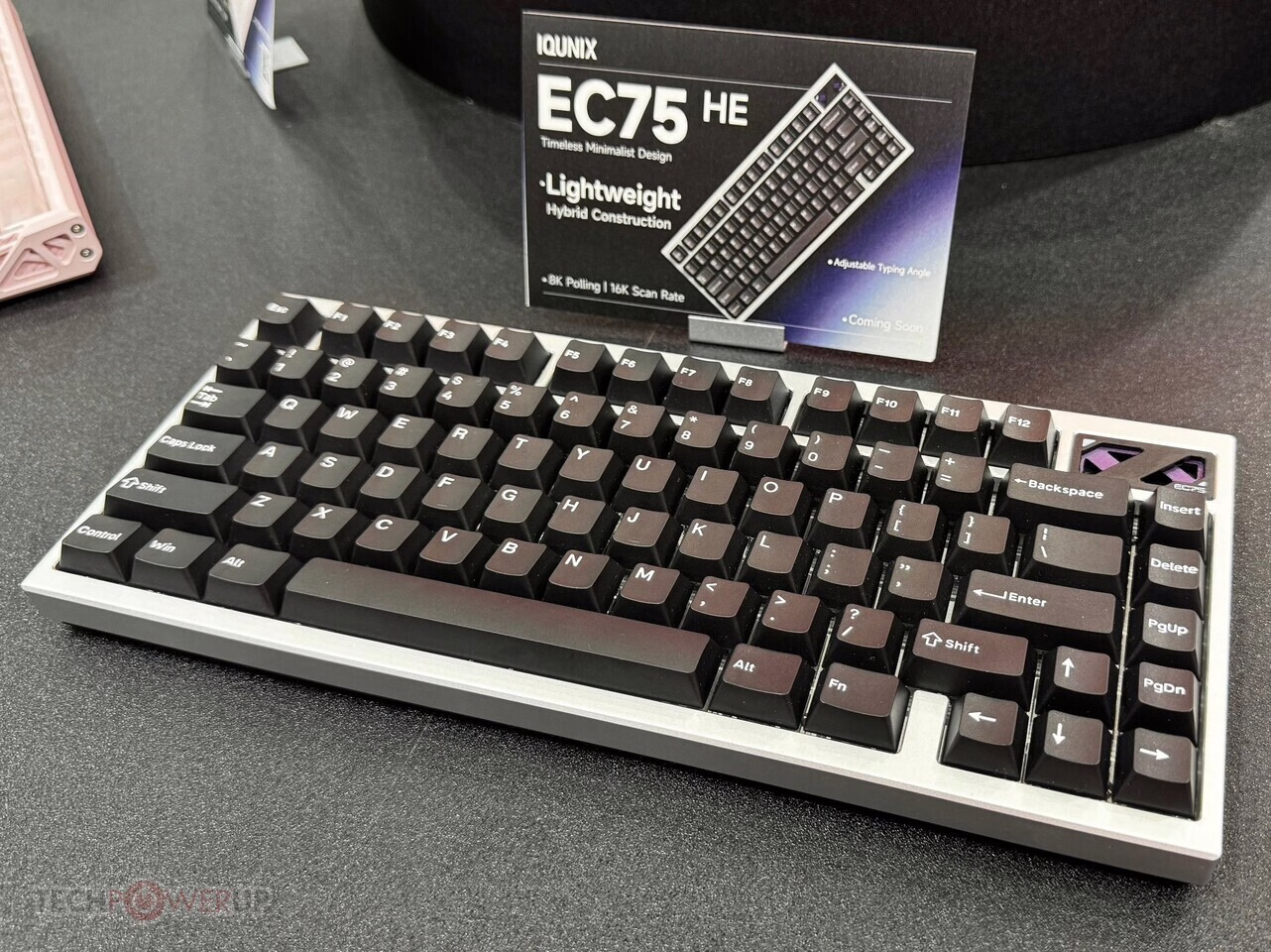 IQUNIX在Computex 2026推出首款75%霍尔效应键盘与超轻量游戏鼠标 1 IQUNIX在Computex 2026展出的EC75HE键盘与Q101鼠标等产品