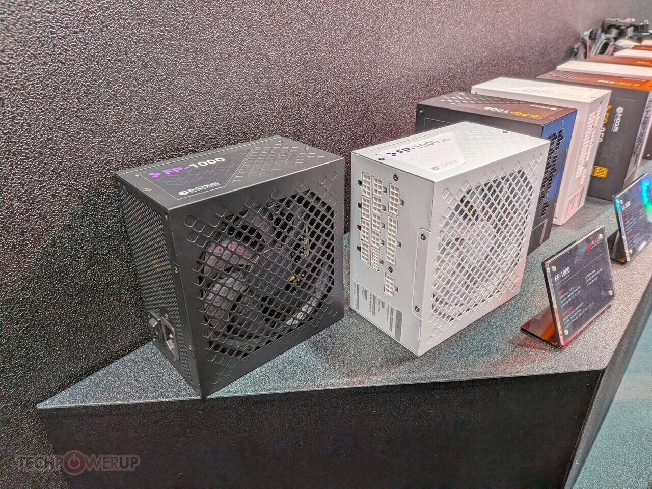 ID-Cooling 在 Computex 2026 展示的电源产品