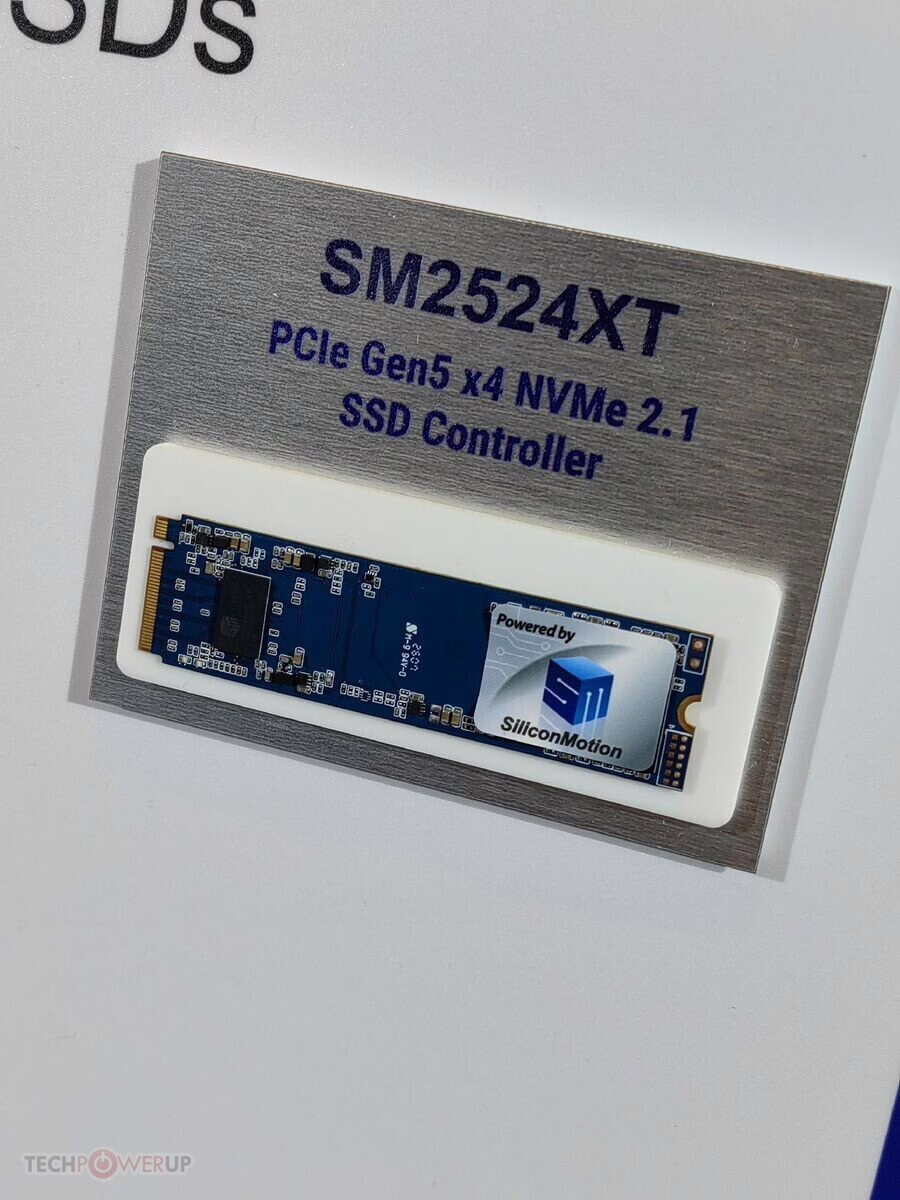 慧荣科技Computex 2026展示多款SSD控制器:PCIe Gen 6 SM8466首次登场,消费级SM2524XT能效提升30% 1 慧荣科技SM2524XT控制器展示图